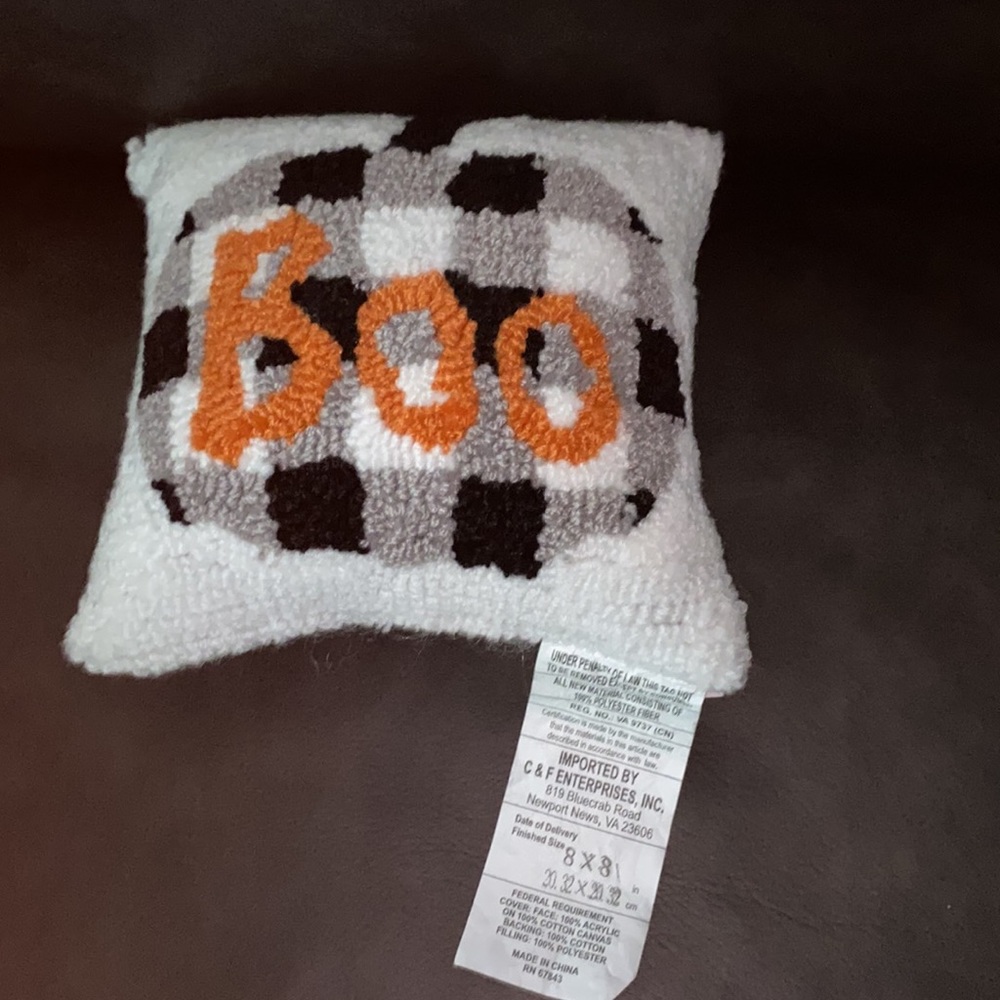 🎃Hooked Rug Design Halloween “Boo” Pillow, 8x8 Ivory & Black Checkered Pumpkin